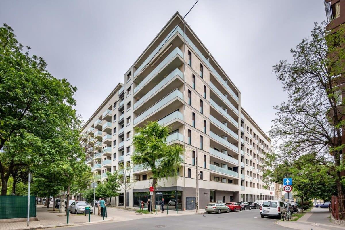 Brand New Central Flat — Photos 1
